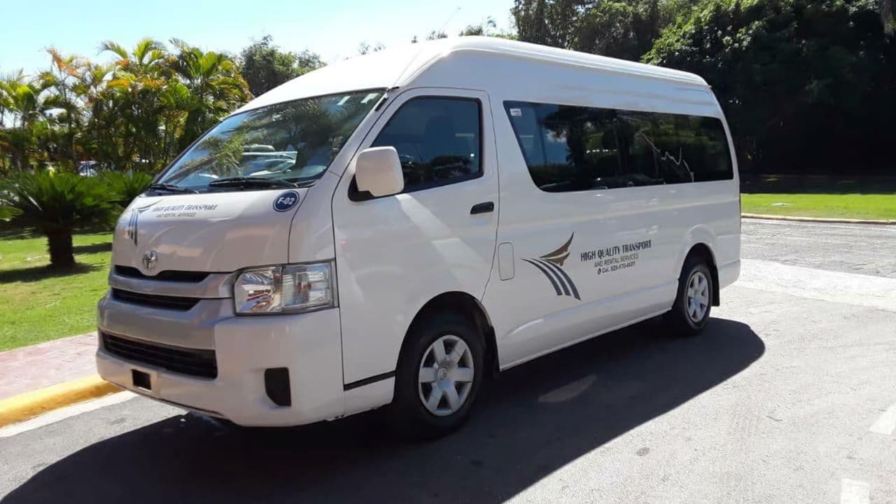 Private Transfer Punta Cana Airport to Nickelodeon — Guided tour and outdoor activity