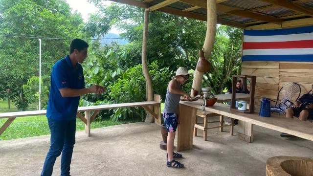 La Fortuna: Rio Celeste, Sloths, Coffee & Chocolate Tour — Guided tour and outdoor activity