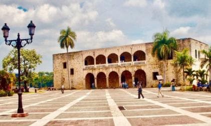 Santo Domingo: Los Tres Ojos, Faro a Colón & Colonial Zone — Guided tour and outdoor activity
