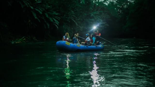La Fortuna: Guided Twilight Wildlife Safari — Guided tour and outdoor activity