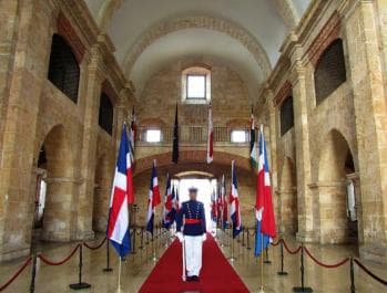 Colonial Zone: Historical Tour with a visit to the Columbus Lighthouse and Tres Ojos Park â Guided tour and outdoor activity