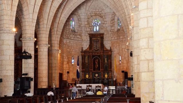 Discover Santo Domingo: Colonial History, Monuments & Lunch — Guided tour and outdoor activity