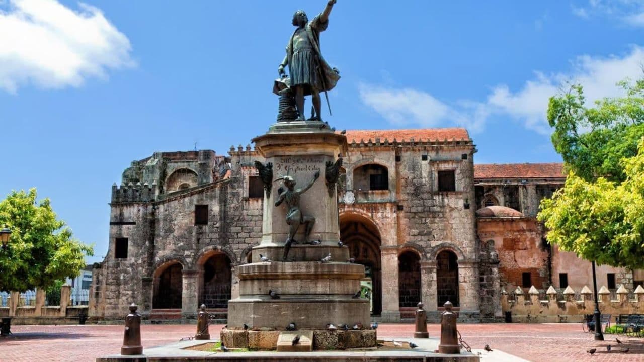 Santo Domingo: Historical Tour in the Colonial City — Guided tour and outdoor activity