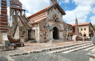 La Romana: Maravillas Caves, Altos de Chavon & Cigar Tour — Guided tour and outdoor activity