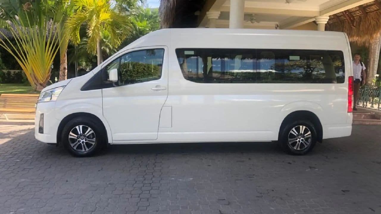 From Santo Domingo: 1-Way Private Hotel Transfers — Guided tour and outdoor activity