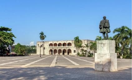 Santo Domingo: Family-Friendly Private Walking Tour — Guided tour and outdoor activity