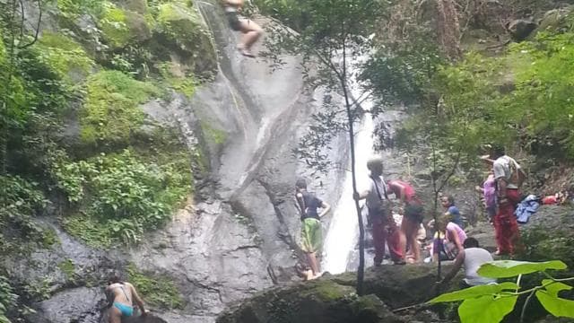 From San José: 11 Waterfalls Zipline Adventure — Guided tour and outdoor activity