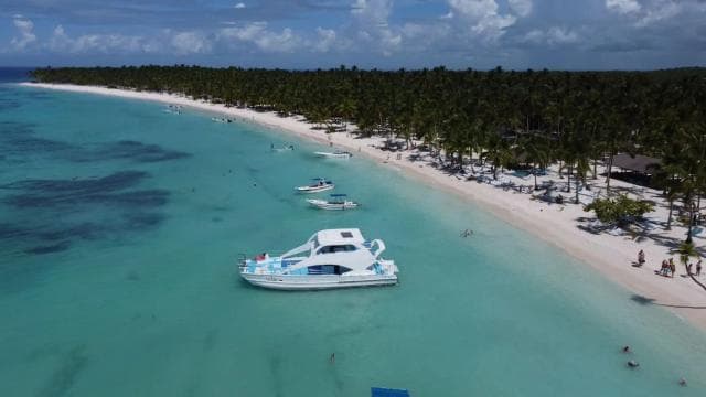From Punta Cana: Saona and Mano Juan Day Trip by Catamaran — Guided tour and outdoor activity