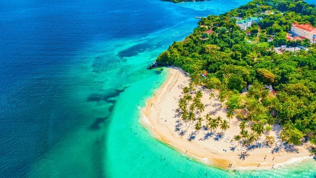 Samana: Whale Watching and Cayo Levantado Full Day Tour — Guided tour and outdoor activity