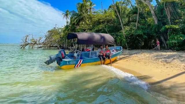 CAHUITA: NATIONAL PARK SNORKELING AND HIKING *CERTIFIED LOCAL TOUR GUIDE*. — Guided tour and outdoor activity