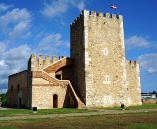 Santo Domingo: Tres Ojos, Faro a Colón & Mamajuana Tour — Guided tour and outdoor activity