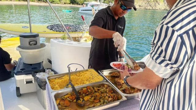 Tamarindo: Sunset Catamaran Pacific Lounge Tour — Guided tour and outdoor activity