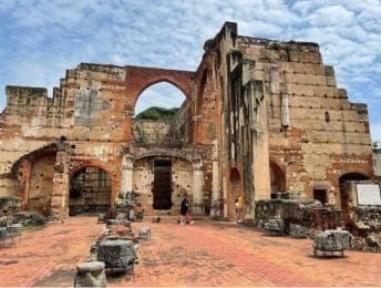 Private: Santo Domingo Historic & Cultural Walking Tour — Guided tour and outdoor activity