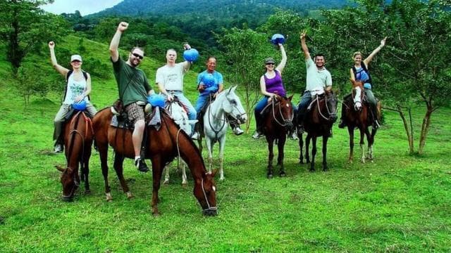 La Fortuna: Horseback Ride to La Fortuna Waterfall — Guided tour and outdoor activity