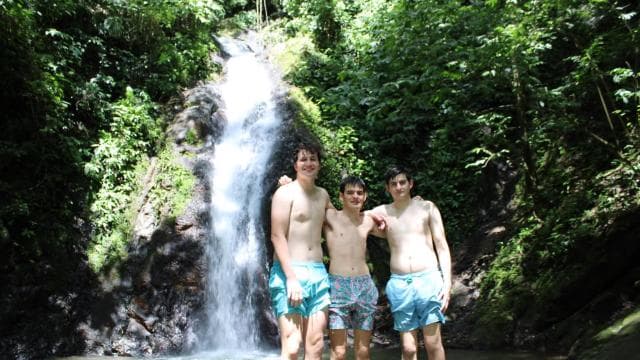 Hike 10 Waterfalls in Jacó with Lunch included — Guided tour and outdoor activity
