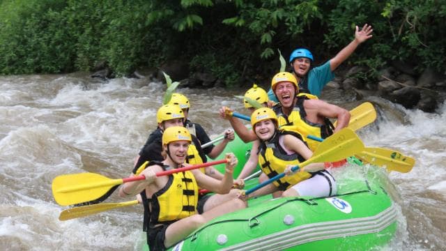 La Fortuna: White Water Rafting Class V — Guided tour and outdoor activity