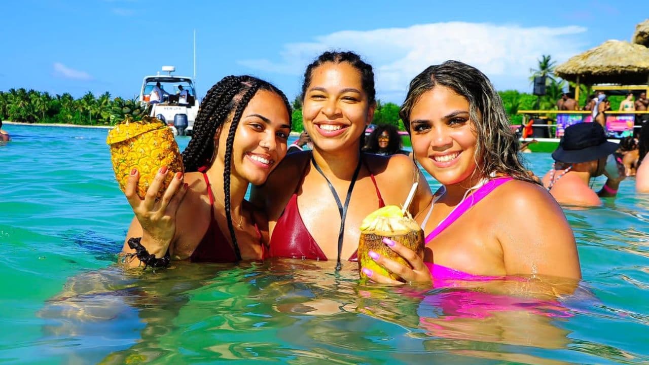 Punta Cana: Party Boat with Music & Open Bar — Guided tour and outdoor activity