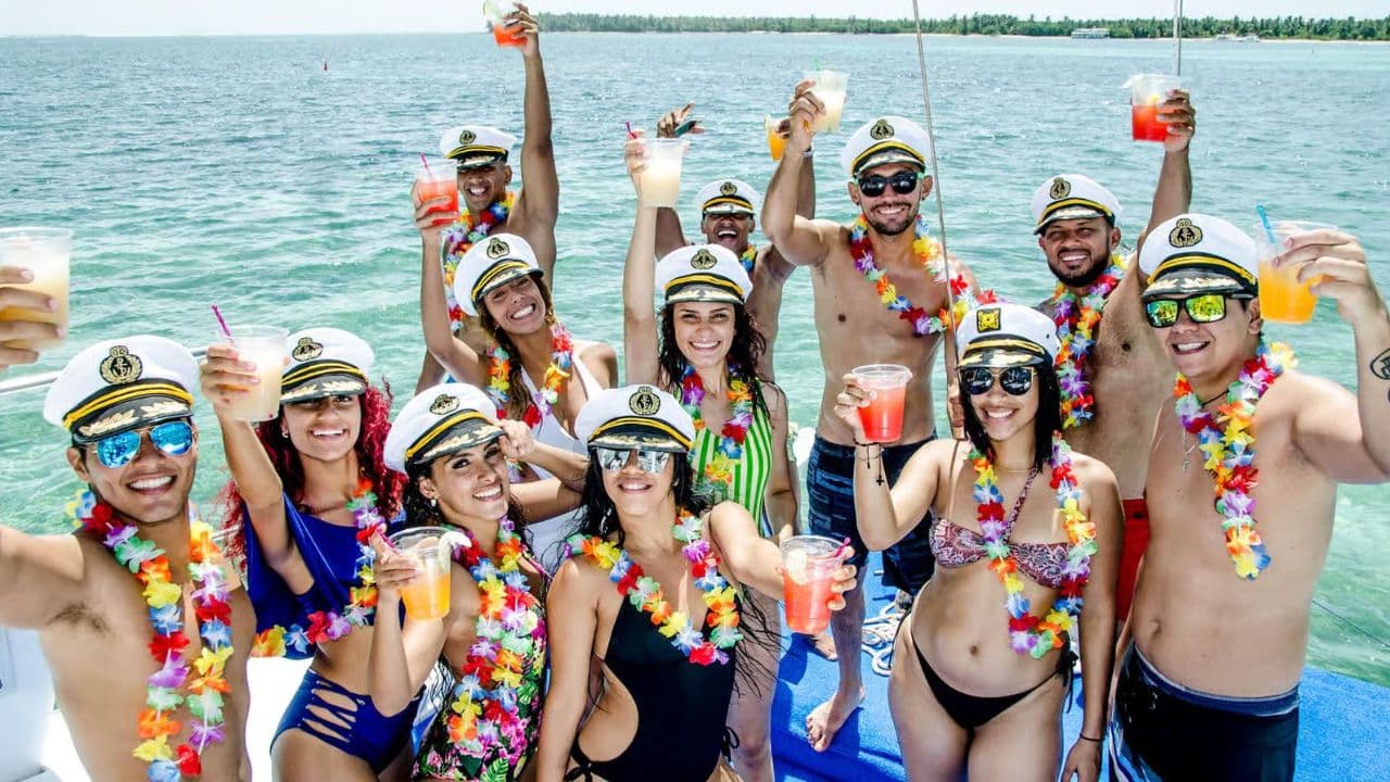 Punta Cana: Boat Party + Unlimited Drink — Guided tour and outdoor activity