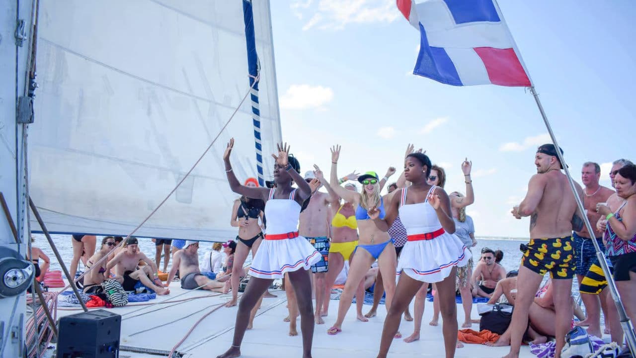 Bayahibe: Saona Island Excursion — Guided tour and outdoor activity