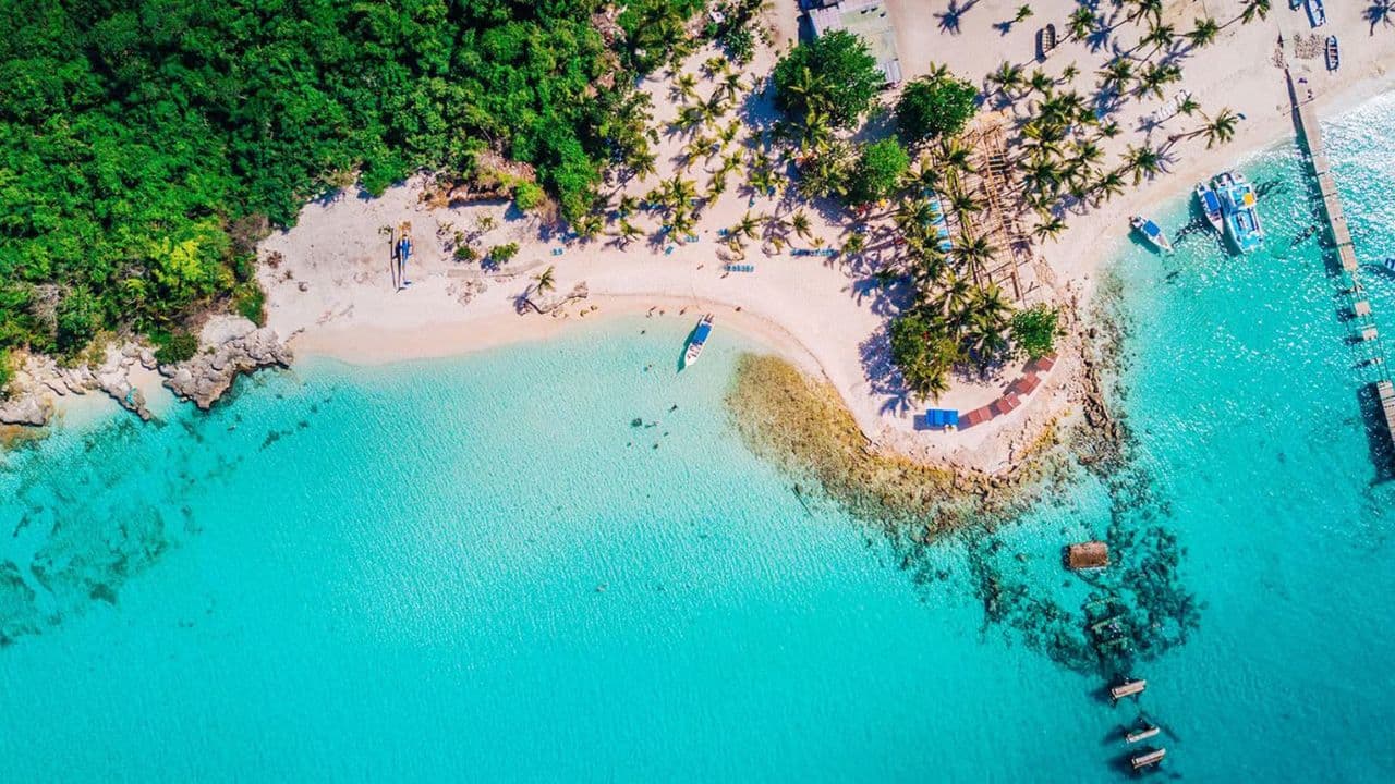 Punta Cana: Saona Island Day Trip with Lunch and Drinks — Guided tour and outdoor activity
