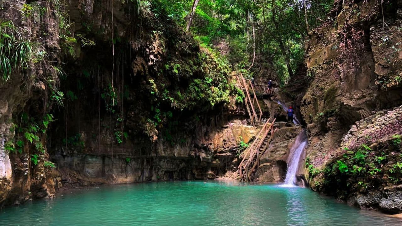 Amber Cove-Taino Bay 7 Damajaguas Water Falls + Local Food. — Guided tour and outdoor activity
