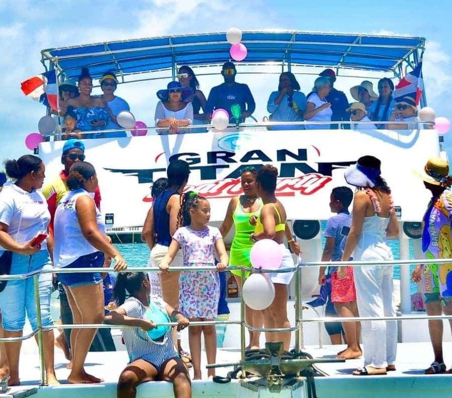 Party Boat in Punta Cana with Drinks Included — Guided tour and outdoor activity