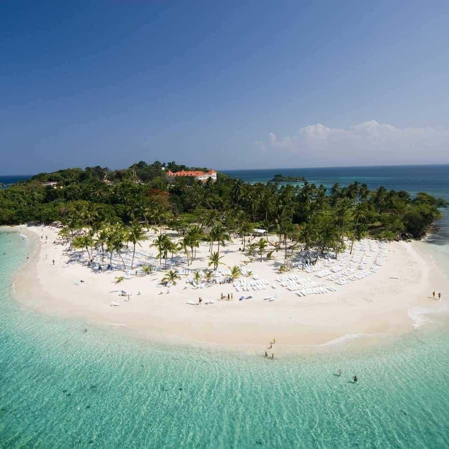 Waterfall El Limón and Cayo Levantado Island from Bayahibe — Guided tour and outdoor activity