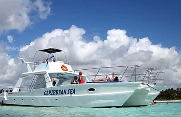 From Punta Cana: Party Boat Booze Cruise — Guided tour and outdoor activity