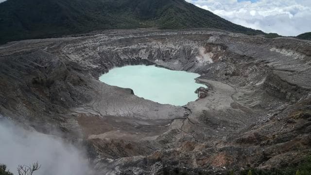 San José: Guided Volcano, Waterfall & Coffee Farm Day Trip — Guided tour and outdoor activity