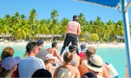 Saona Island: Catamaran/Speedboat Tour to a Dream Beach — Guided tour and outdoor activity