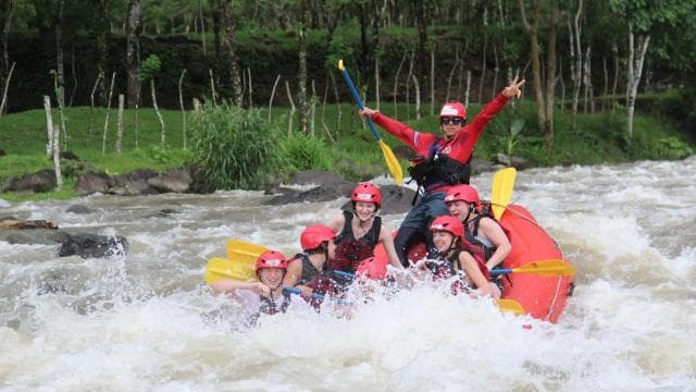 Rafting Class 3-4 "Jungle Run": Río Sarapiquí, Costa Rica — Guided tour and outdoor activity