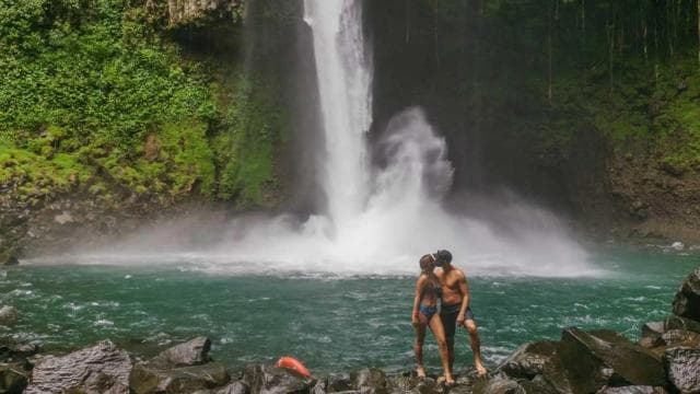 La Fortuna: Half-Day Waterfall Tour with Lunch — Guided tour and outdoor activity