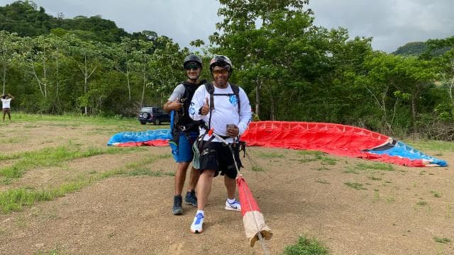 900 ft flight facing the Pacific Ocean & Tropical forests — Guided tour and outdoor activity