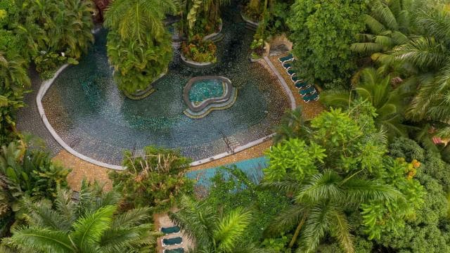ARENAL VOLCANO BALDI HOT SPRINGS & LA FORTUNA WATERFALL — Guided tour and outdoor activity