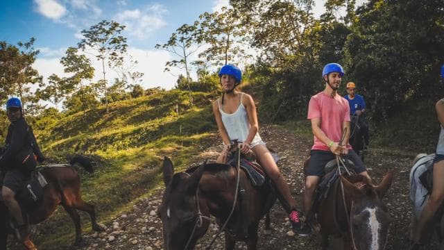 La Fortuna: Arenal Horseback Riding to La Fortuna Waterfall — Guided tour and outdoor activity
