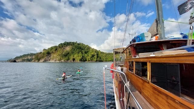 Quepos: Wooden Sail Yacht Cruise with Watersports and Food — Guided tour and outdoor activity