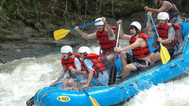 From Jaco: Savegre White Water Rafting — Guided tour and outdoor activity
